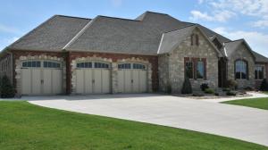 CHI5330-Dealer_SandstoneAlmond-Madison-Spade0001